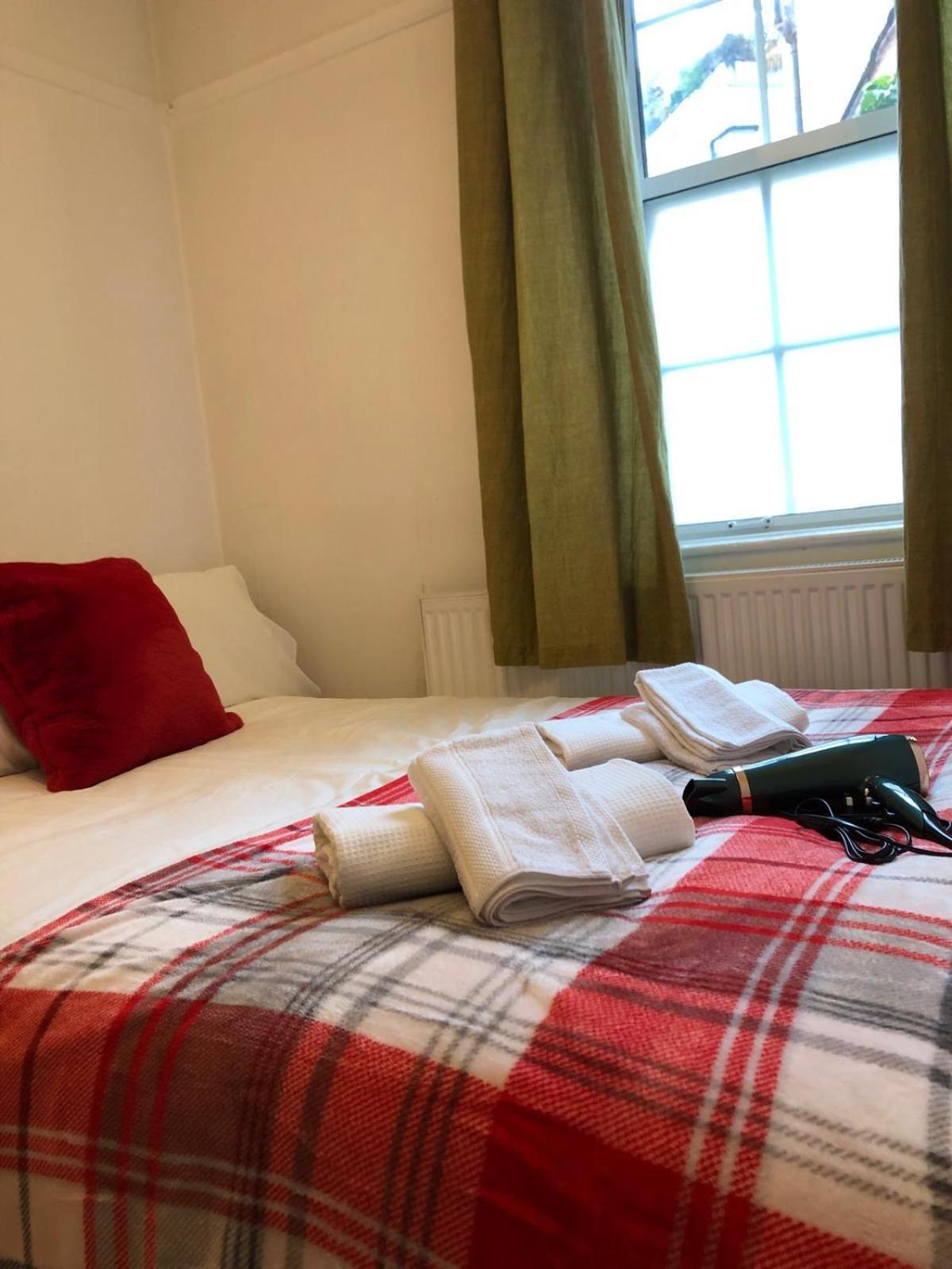 Comfy Private Bedrooms Near O2 Forum Kentish Town, Camden * Londra